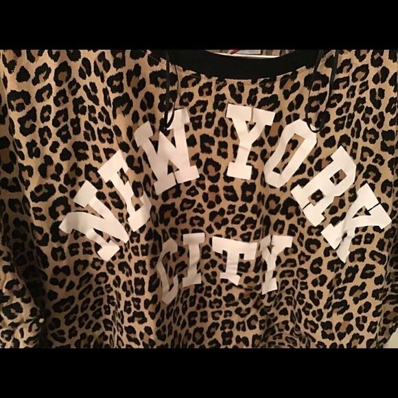 Women’sSexy Print Top size Large - Picture 3 of 5